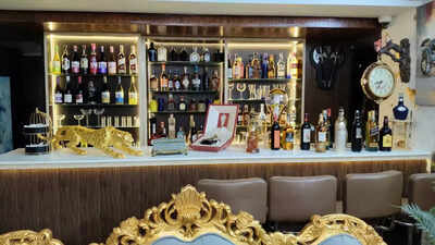 Diamond, booze, bogus deals: How Roshan Saldana conned big shots out of crores; Rs 2.75 crore diamond ring, luxury liquor seized | Mangaluru News