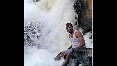 B’luru tourist drowns while taking pics at Talasi Abbi Falls | Mysuru News